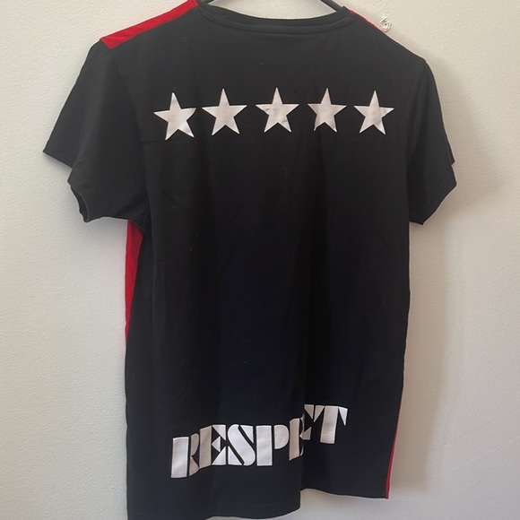 black and red shirt - Picture 2 of 3